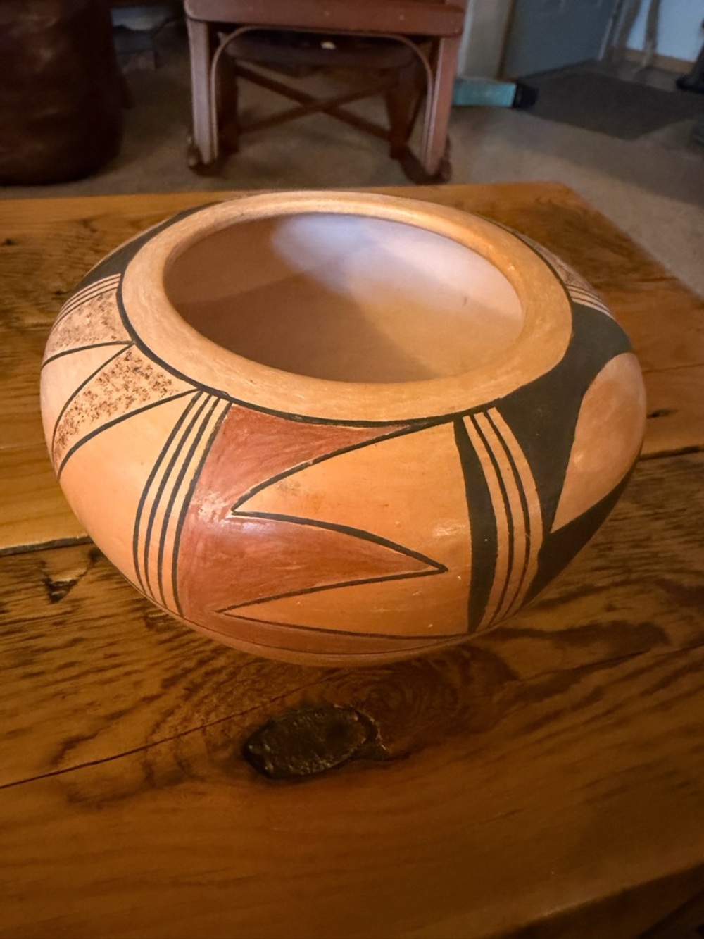 Beautiful vintage Hopi pottery piece signed by renowned Hopi artist Stella Huma. - Picture 5 of 13
